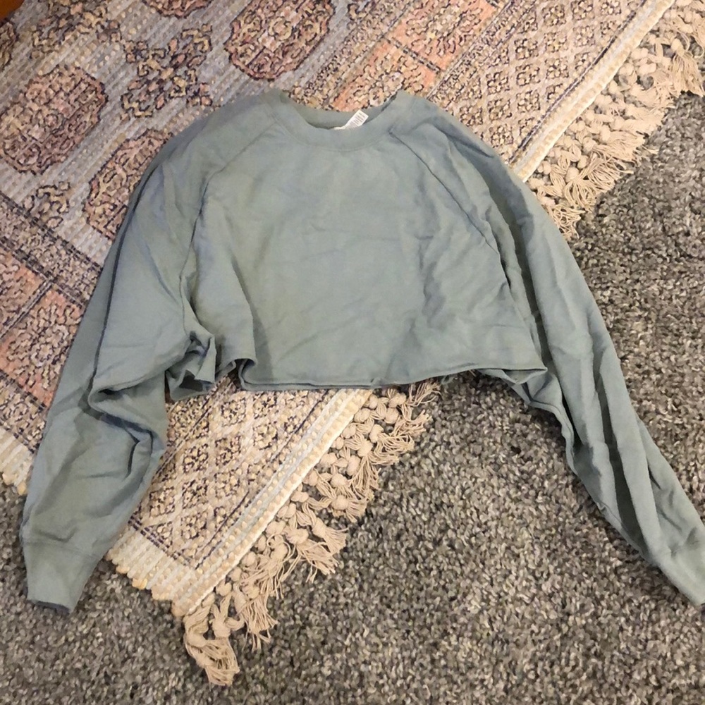 Alo yoga cropped raw hem sweatshirt